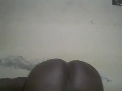 Snapshot of UsTwo_ chatting on 11/29/25, 05:35 UsTwo online show from 11/29/25, 05:35