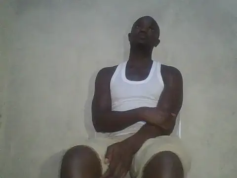 Snapshot of UsTwo_ chatting on 12/14/25, 05:40 UsTwo online show from 12/14/25, 05:40