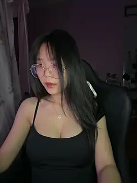Kiee-lee online show from 04/30/26, 08:57