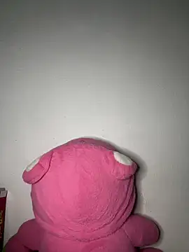 Snapshot of Kiee-lee chatting on 12/20/25, 04:43 Kiee-lee online show from 12/20/25, 04:43