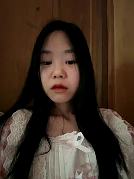 Snapshot of Kiee-lee chatting on 11/24/25, 06:57 Kiee-lee online show from 11/24/25, 06:57