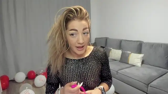 rossana doll online show from 02/16/26, 05:50