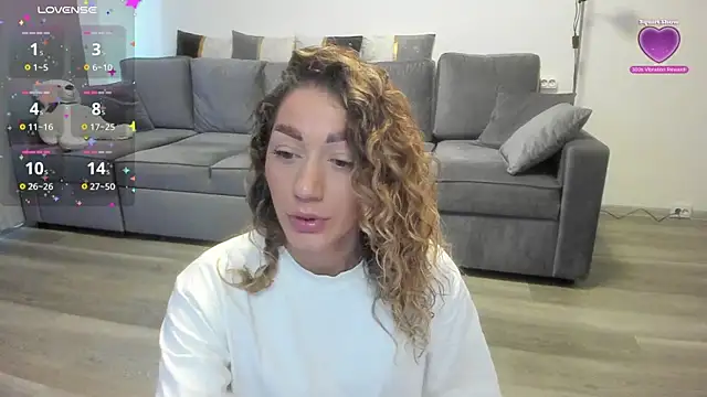 Snapshot of rossana_doll chatting on 06/15/26, 08:03 rossana doll online show from 06/15/26, 08:03