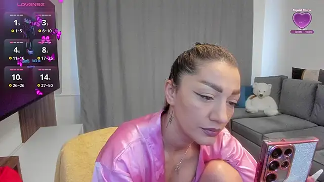 Snapshot of rossana_doll chatting on 04/18/26, 08:27 rossana doll online show from 04/18/26, 08:27