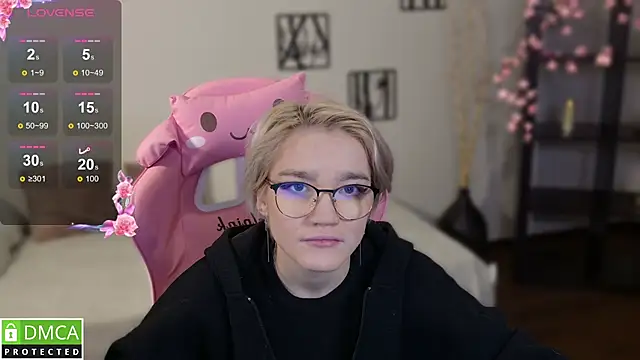 Megan Lora online show from 11/23/25, 01:48