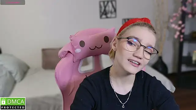 Megan Lora online show from 12/05/25, 08:13