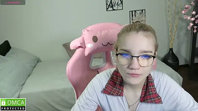 Megan Lora online show from 01/15/26, 12:58