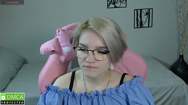 Megan Lora online show from 01/11/26, 12:50