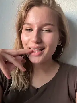 ImiMonroe online show from 05/24/26, 04:18