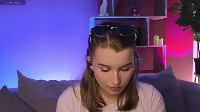ImiMonroe online show from 05/22/26, 04:21