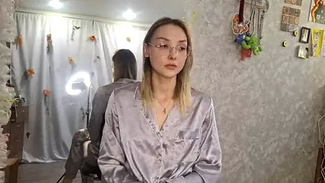 Snapshot of MistieSchorn chatting on 11/20/25, 01:01 MistieSchorn online show from 11/20/25, 01:01