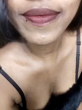 Snapshot of Simran_0011 chatting on 04/12/26, 06:11 Simran 0011 online show from 04/12/26, 06:11