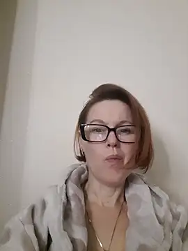 Snapshot of LanaOlbenst chatting on 11/22/25, 09:24 LanaOlbenst online show from 11/22/25, 09:24