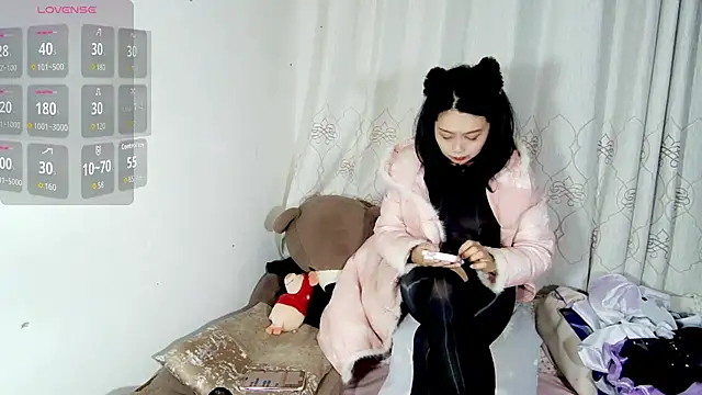 Snapshot of Wendy99- chatting on 12/18/25, 12:09 Wendy99- online show from 12/18/25, 12:09