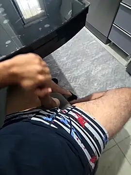 Snapshot of cesmegenc98 chatting on 11/20/25, 01:23 cesmegenc98 online show from 11/20/25, 01:23