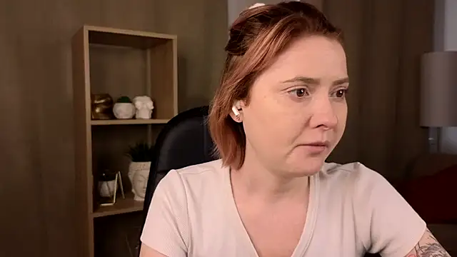 Snapshot of LaylaCookies_ chatting on 11/28/25, 05:51 LaylaCookies online show from 11/28/25, 05:51