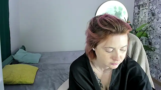 Snapshot of LaylaCookies_ chatting on 11/25/25, 05:41 LaylaCookies online show from 11/25/25, 05:41