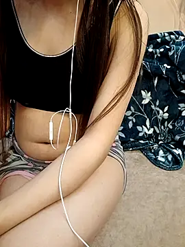 Snapshot of Noraaaax chatting on 11/25/25, 09:04 Noraaaax online show from 11/25/25, 09:04