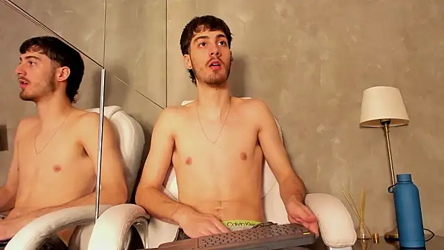 Snapshot of Emir_Ozan_ chatting on 03/03/26, 07:32 Emir Ozan online show from 03/03/26, 07:32