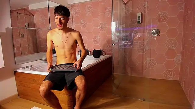 Snapshot of Emir_Ozan_ chatting on 02/08/26, 08:06 Emir Ozan online show from 02/08/26, 08:06