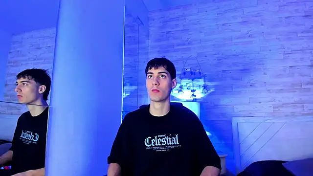 Snapshot of Emir_Ozan_ chatting on 11/28/25, 11:21 Emir Ozan online show from 11/28/25, 11:21