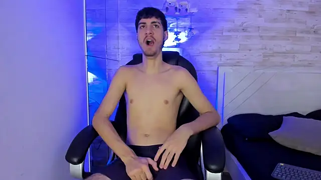 Emir Ozan  online show from 12/18/25, 11:36