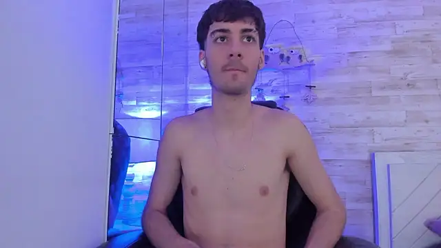 Snapshot of Emir_Ozan_ chatting on 02/04/26, 07:09 Emir Ozan online show from 02/04/26, 07:09