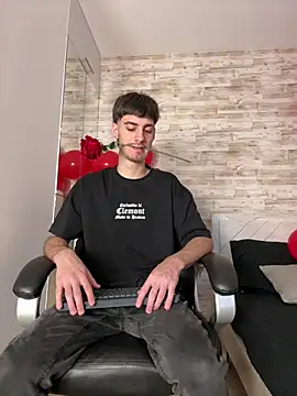 Snapshot of Emir_Ozan_ chatting on 02/13/26, 07:14 Emir Ozan online show from 02/13/26, 07:14