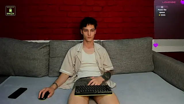 Snapshot of Adam_Porrter chatting on 06/20/26, 04:23 Adam Porrter online show from 06/20/26, 04:23