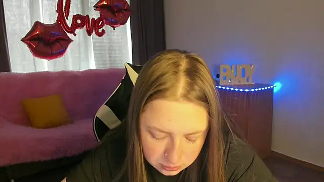 GirlPlayer online show from 05/17/26, 01:27