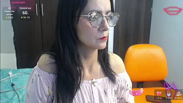 Snapshot of Juliana__lx chatting on 11/25/25, 01:11 Juliana lx online show from 11/25/25, 01:11