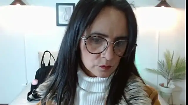 Snapshot of Juliana__lx chatting on 12/04/25, 12:59 Juliana lx online show from 12/04/25, 12:59