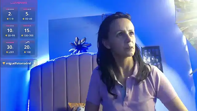 Snapshot of Juliana__lx chatting on 12/15/25, 01:17 Juliana lx online show from 12/15/25, 01:17