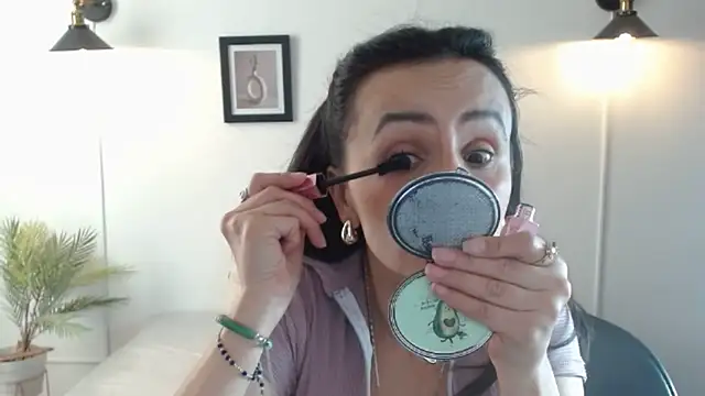 Juliana  lx online show from 04/14/26, 02:00