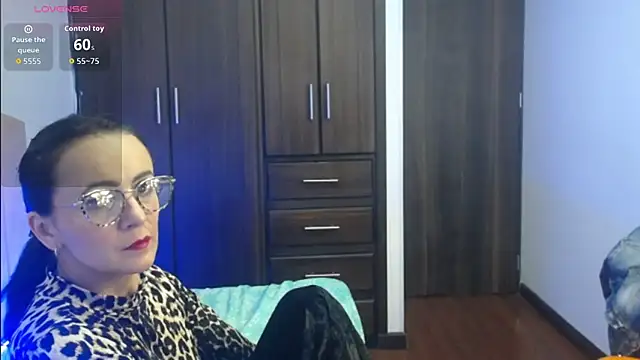 Snapshot of Juliana__lx chatting on 11/26/25, 01:22 Juliana lx online show from 11/26/25, 01:22