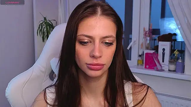 Snapshot of Daria_Promisess chatting on 11/28/25, 04:23 Daria Promisess online show from 11/28/25, 04:23