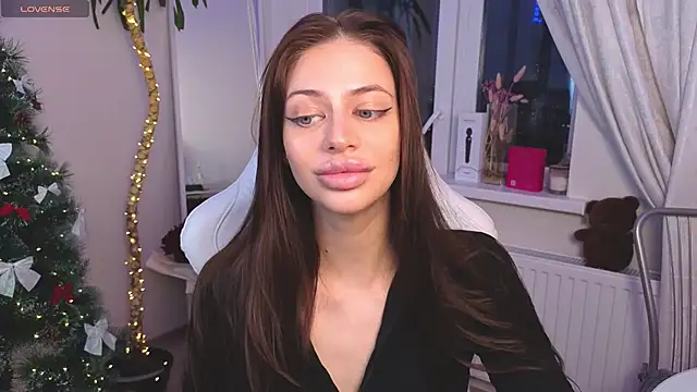 Snapshot of Daria_Promisess chatting on 12/04/25, 04:00 Daria Promisess online show from 12/04/25, 04:00