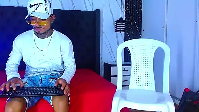 Hot Latino x online show from 12/05/25, 07:45