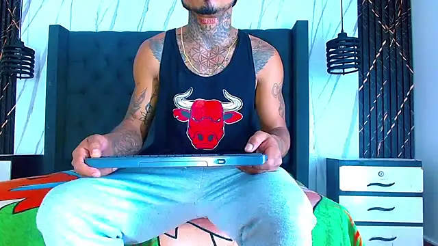 Hot Latino x online show from 01/15/26, 12:30