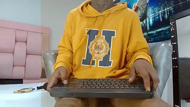 Hot Latino x online show from 04/01/26, 12:28