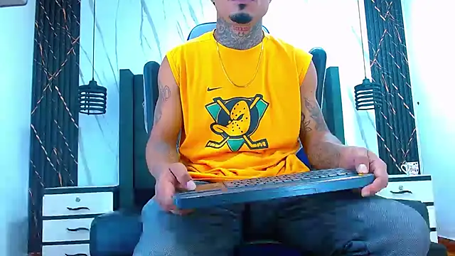 Hot Latino x online show from 02/19/26, 12:35