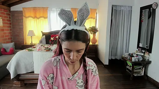 Charlotte-Willson online show from 04/06/26, 03:57