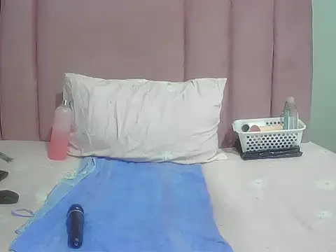 Snapshot of Cherrydollx chatting on 05/11/26, 04:04 Cherrydollx online show from 05/11/26, 04:04