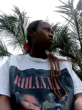 Snapshot of Sweethoneypot25 chatting on 12/16/25, 07:56 Sweethoneypot25 online show from 12/16/25, 07:56