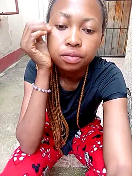 Snapshot of Sweethoneypot25 chatting on 12/17/25, 03:06 Sweethoneypot25 online show from 12/17/25, 03:06