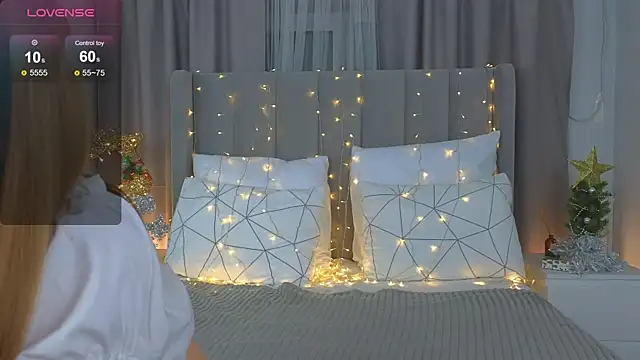 LyraTate online show from 12/17/25, 01:32