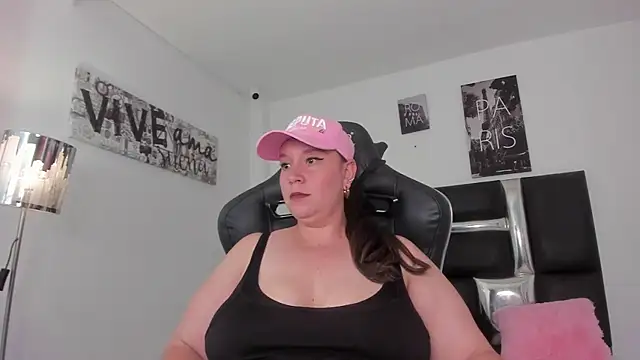 Sophiie Rouse  online show from 11/27/25, 06:52