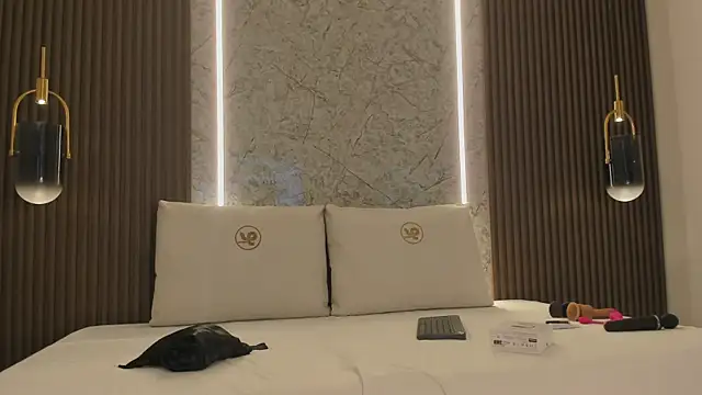 mia dollce online show from 11/28/25, 11:43