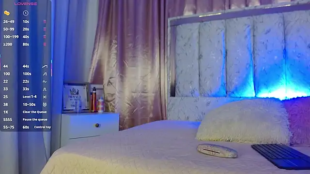 luna-fire online show from 03/11/26, 03:33