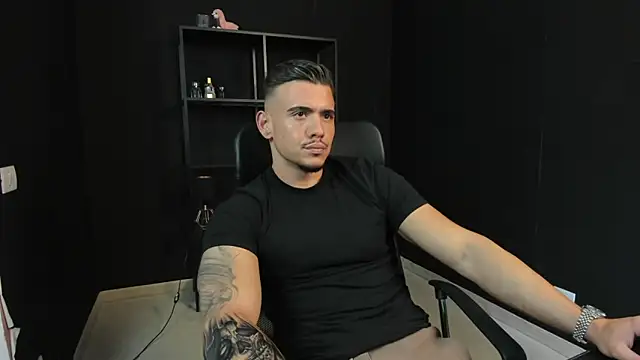 Snapshot of ElijahThorne chatting on 04/27/26, 10:24 ElijahThorne online show from 04/27/26, 10:24